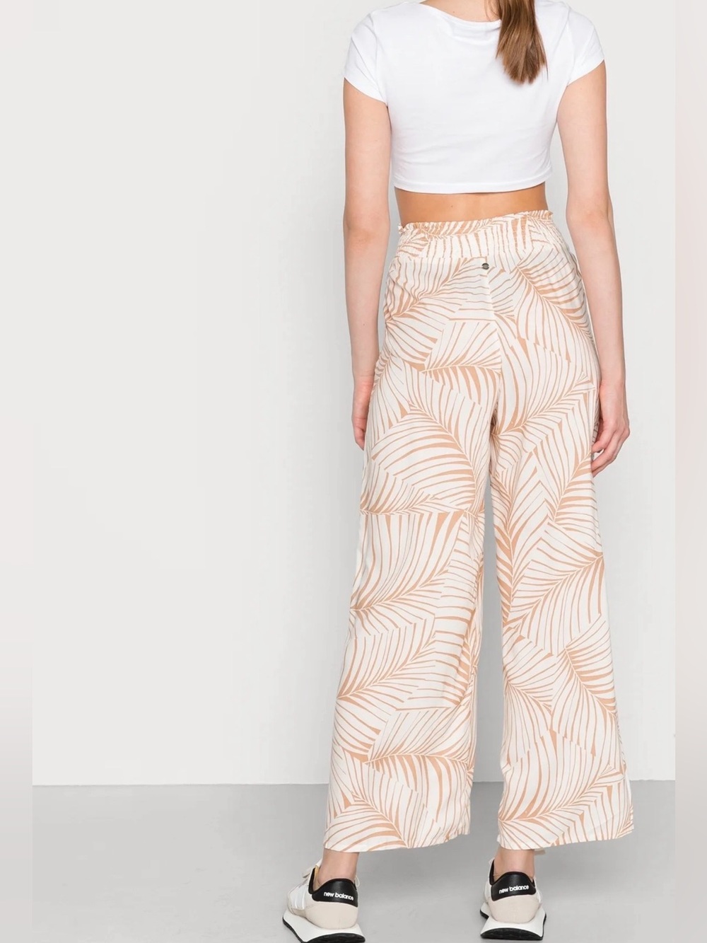 Roxy Cream Striped Crinkle Wide Leg Pants Size S Viscose EUC - Picture 3 of 14